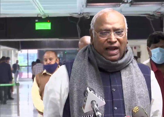 बजट सत्र के लिए विपक्ष ने कसी कमर, कांग्रेस ने कहा- आम आदमी से जुड़े मसलों पर ध्यान दे मोदी सरकार