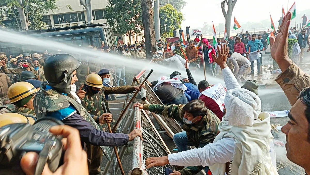 हरियाणा विधानसभा के शीत सत्र के पहले ही दिन सड़क से सदन तक गूंजा नौकरी घोटाला, आगाज के साथ ही हमलावर हुआ विपक्ष