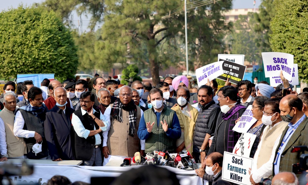टेनी के इस्तीफे को लेकर विपक्ष का पैदल मार्च, राहुल बोले- मोदी कैबिनेट में बैठा है एक हत्यारा, उसे बख्शेंगे नहीं