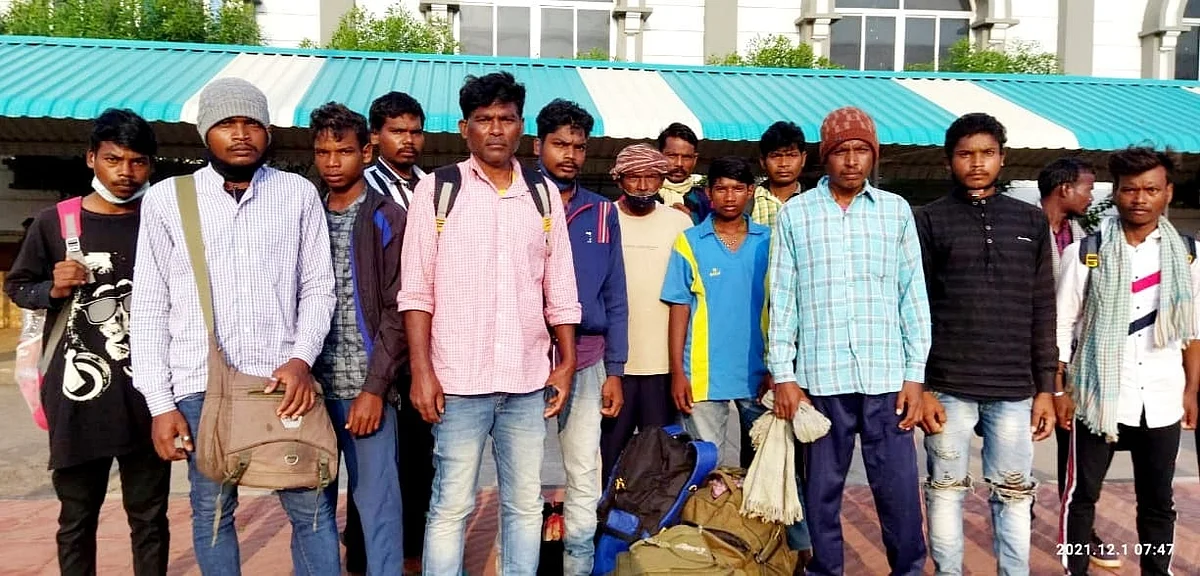 आंध्र प्रदेश में बंधक बनाए गए झारखंड के 16 मजदूर हुए मुक्त, हेमंत सोरेन के हस्तक्षेप के बाद पुलिस ने छुड़ाया