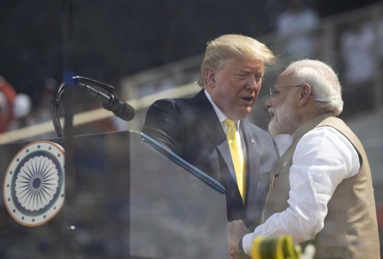 निरंकुश शासकों के नरसंहार में सबसे ज्यादा अंधभक्त ही मरते हैं, फिर भी झूठ, अफवाह फैलाने में सबसे आगे रहते हैं