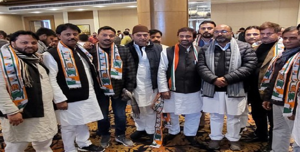 उत्तर प्रदेश चुनाव से पहले समाजवादी पार्टी को झटका! एसपी छोड़ 6 पार्षदों ने थामा कांग्रेस का हाथ