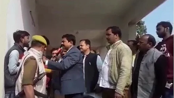 बेटे पर पूछा सवाल तो गृह राज्य मंत्री अजय मिश्रा ने खोया आपा, पत्रकारों को दी गाली- 'दिमाग खराब है, सा##... शर्म नहीं आती'