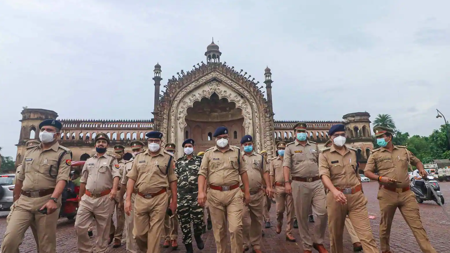 ओमिक्रॉन रोकने के लिए लखनऊ में धारा 144, धरने-प्रदर्शन पर बैन, लेकिन पुलिस के आदेश किसी अनहोनी की आशंका वाले