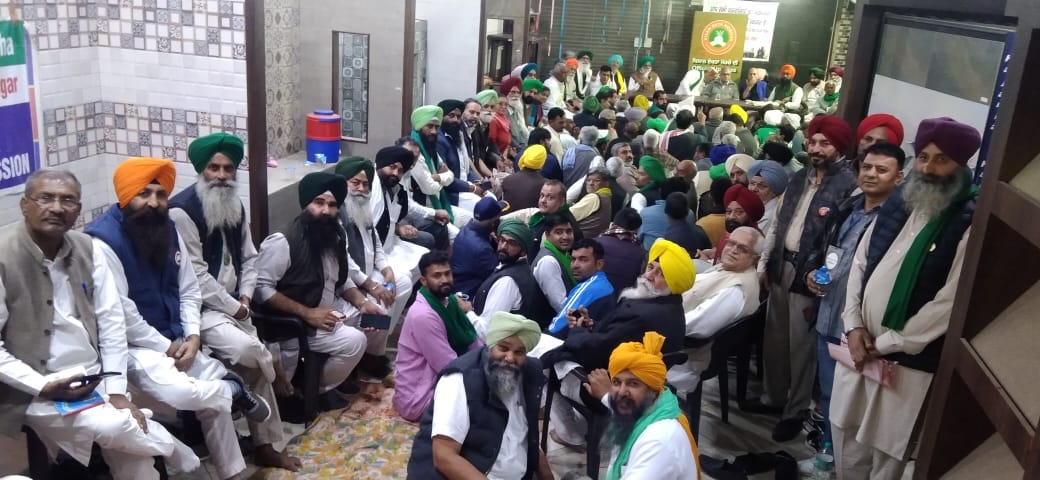 किसानों ने MSP पर सरकार से बातचीत के लिए तय किए 5 नाम, दो दिन में मांगे नहीं मानी गई तो 7 दिसंबर को फिर होगी बैठक