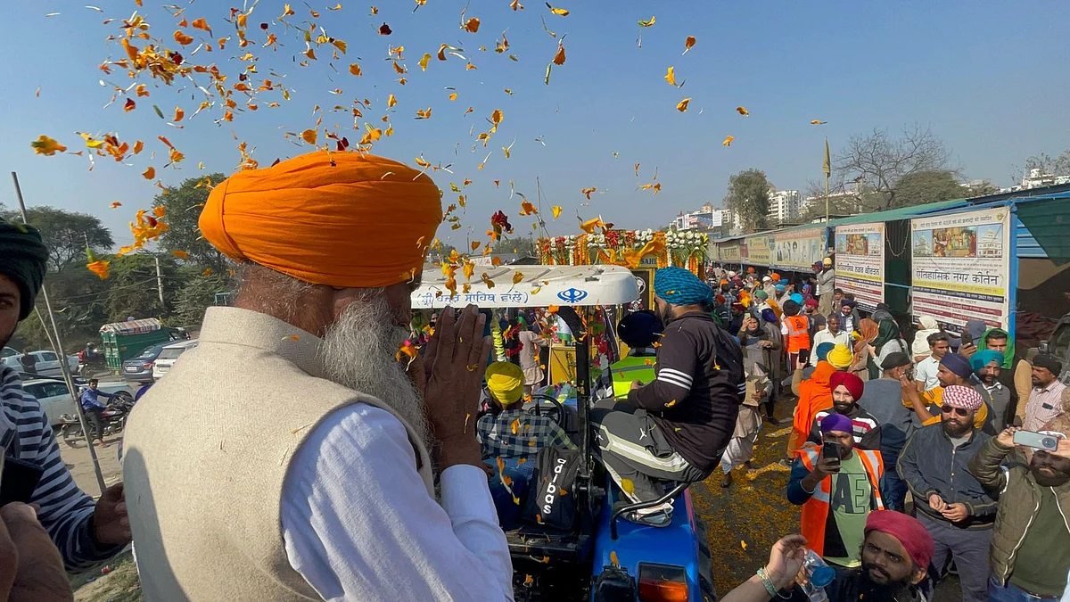 इतिहास के पन्नों में अमिट इबारत लिख निकला किसानों का फतेह मार्च, कूच करते किसानों की हर तस्वीर कुछ कहती रही