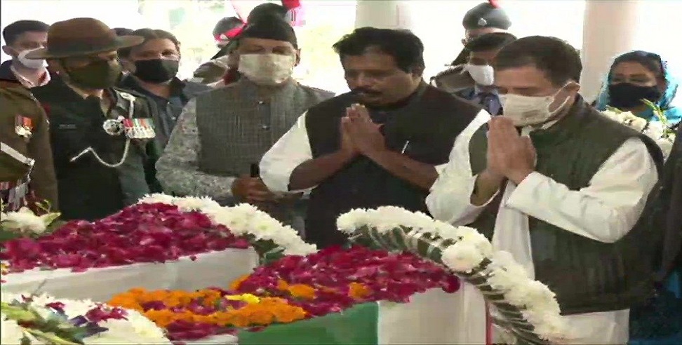 CDS बिपिन रावत को अंतिम विदाई, गृह मंत्री शाह, दिल्ली के LG अनिल बैजल और राहुल गांधी समेत कई लोगों ने दी श्रद्धांजलि