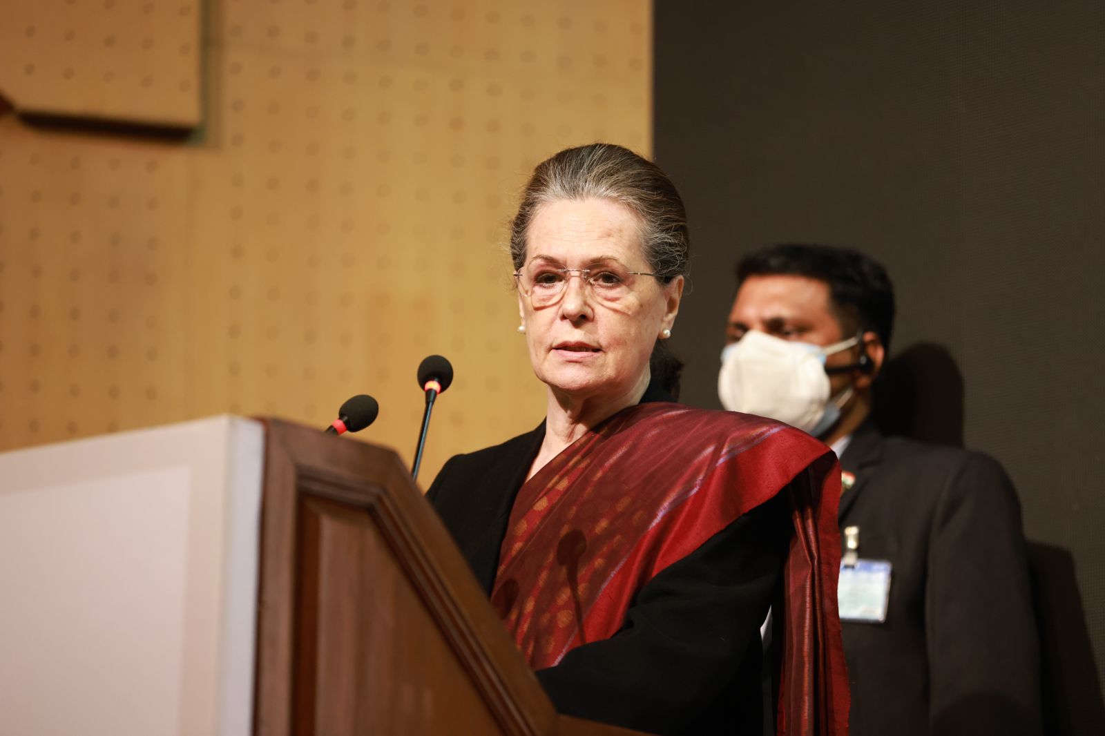 इतिहास ही नहीं भूगोल भी बदल दिया था इंदिरा गांधी की नेतृत्व कुशलता से जीते गए बांग्लादेश मुक्ति युद्ध ने: सोनिया गांधी