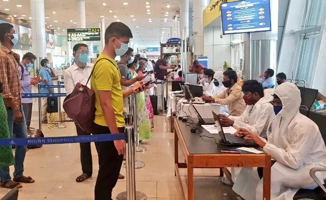 कर्नाटक: होटल से फरार हुआ ओमिक्रॉन से संक्रमित मरीज, एयरपोर्ट से भी 10 लोग गायब, तलाश जारी