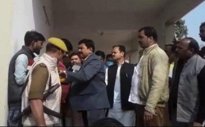 विष्णु नागर का व्यंग्यः मोदी की नजर में टेनी का कद बढ़ा, भक्तों वाले काम के लिए बेटे को दांव पर लगाने का ईनाम मिला