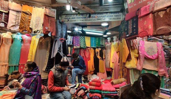 दिल्ली चांदनी चौक, करोलबाग समेत बहुत से कपड़ा बाजार बंद, जीएसटी दरों में बेतहाशा बढ़ोत्तरी का विरोध