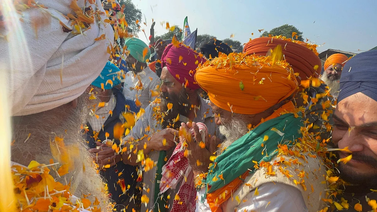 इतिहास के पन्नों में अमिट इबारत लिख निकला किसानों का फतेह मार्च, कूच करते किसानों की हर तस्वीर कुछ कहती रही
