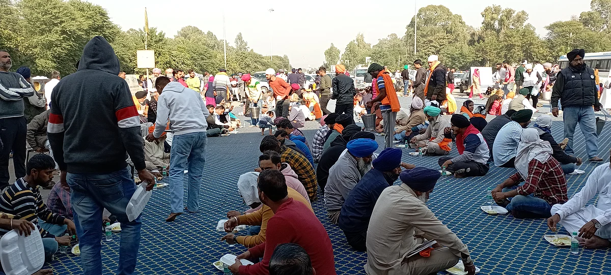 इतिहास के पन्नों में अमिट इबारत लिख निकला किसानों का फतेह मार्च, कूच करते किसानों की हर तस्वीर कुछ कहती रही