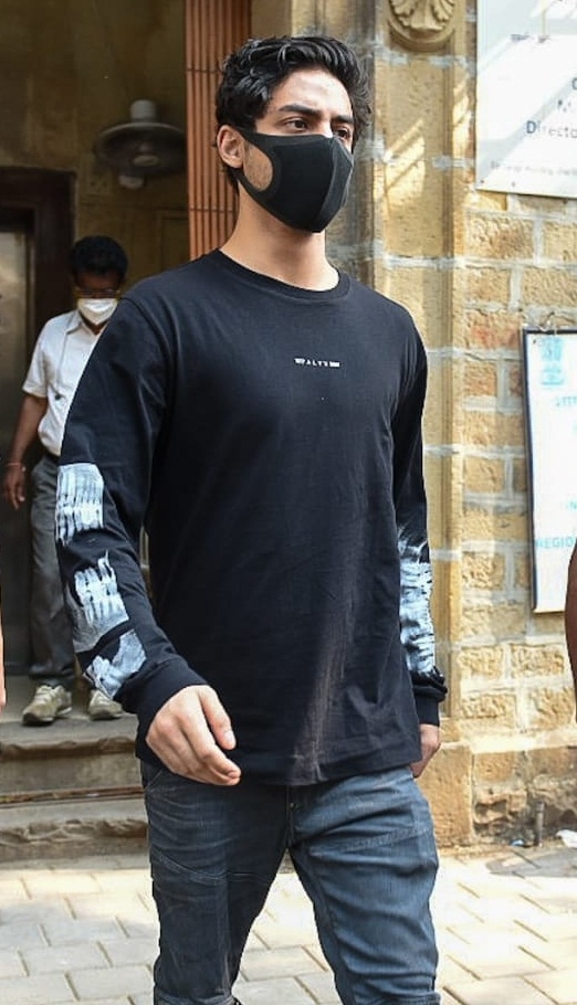 बॉम्बे हाईकोर्ट से आर्यन खान को राहत, हर शुक्रवार को एनसीबी कार्यालय में उपस्थित होने की आवश्यकता नहीं