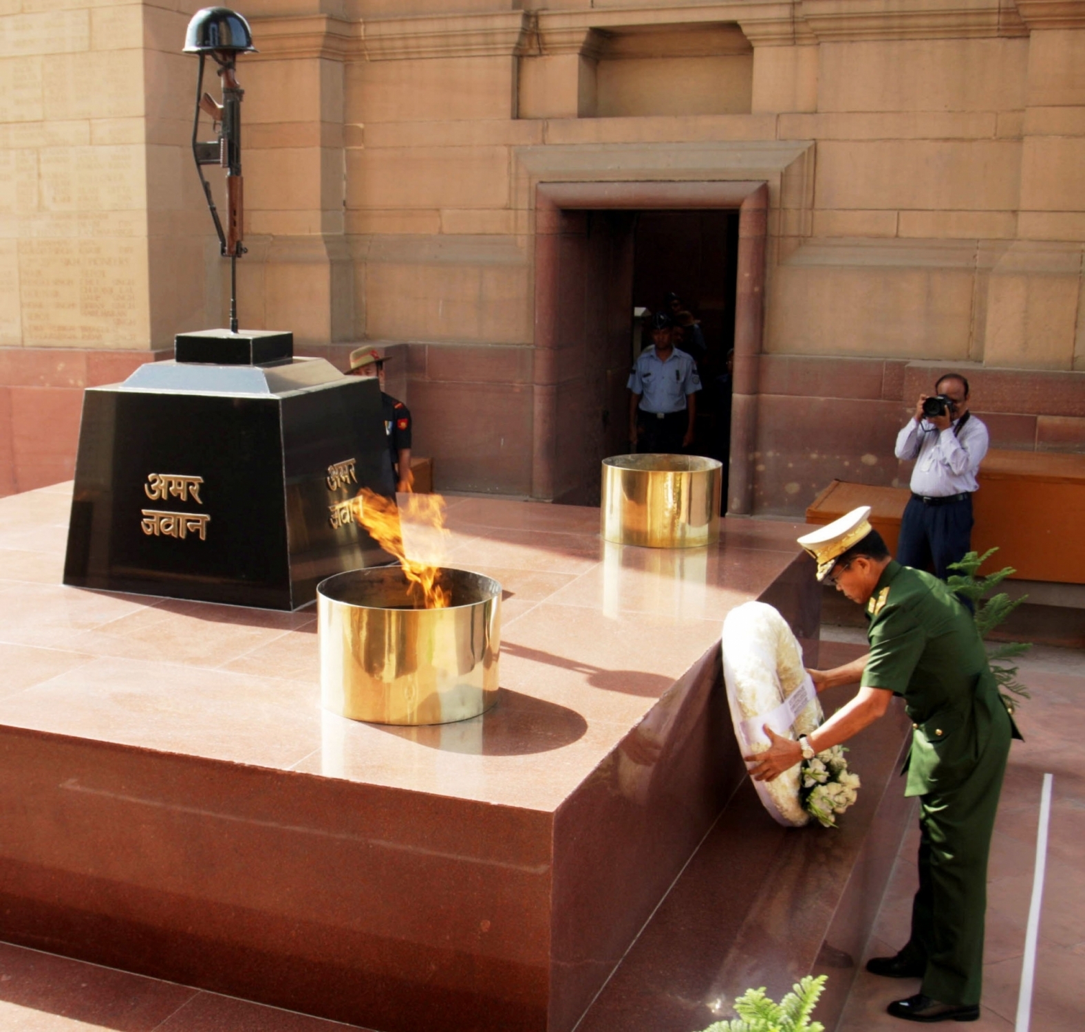 अब इंडिया गेट पर नहीं जलेगी अमर जवान ज्योति, राहुल गांधी ने जताया दुख, कहा- कुछ लोग देशप्रेम, बलिदान नहीं समझ सकते