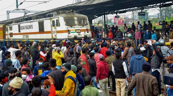 RRB-NTPC: छात्र संगठनों का आज बिहार बंद का ऐलान, कई जगहों पर लगा जाम, विपक्षी पार्टियों का भी मिला साथ