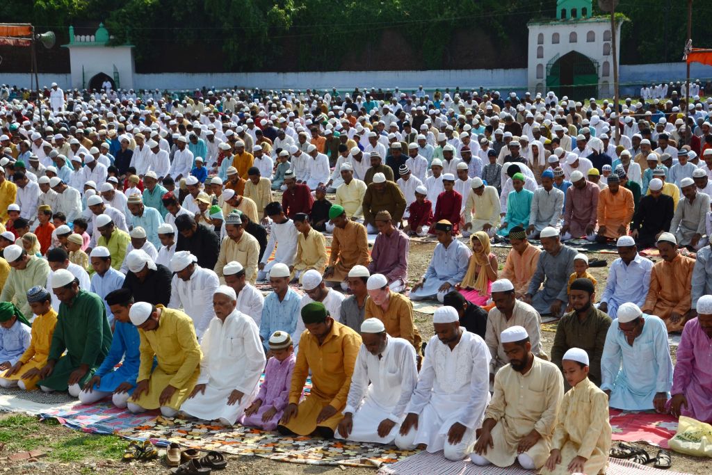 यूपी चुनाव: मुसलमानों की बेबसी का फायदा उठाती हैं सभी पार्टियां, लेकिन उनके मुद्दे उठाने में रहता है परहेज़