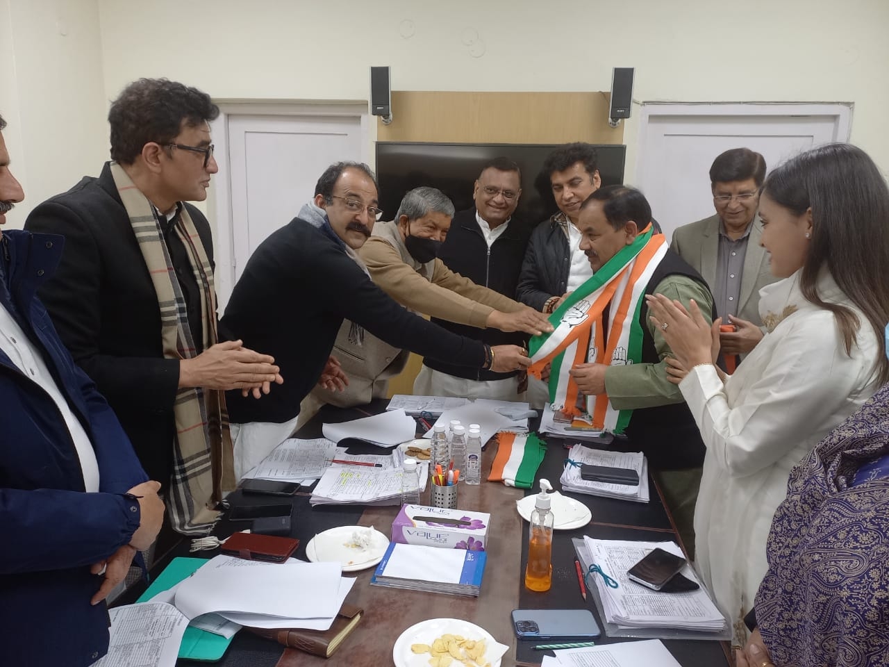 हरक सिंह रावत ने ज्वाइन की कांग्रेस, पुत्रवधु अनुकृति भी कांग्रेस में शामिल, कहा- बीजेपी ने मुझे यूज किया
