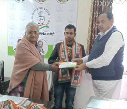 यूपी चुनाव: लखीमपुर हिंसा में मारे गए पत्रकार के भाई कांग्रेस में हुए शामिल, निघासन से चुनाव लड़ने की संभावना