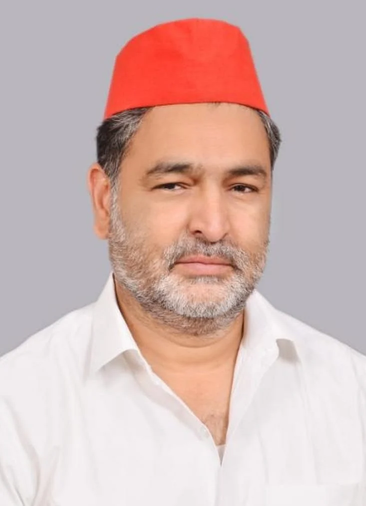 यूपी चुनाव: टिकट बंटवारे को लेकर सपा में संग्राम, हाजी इकराम ने नासिर कुरैशी पर लगाए गोमांस-नशीले पदार्थ की तस्करी के आरोप