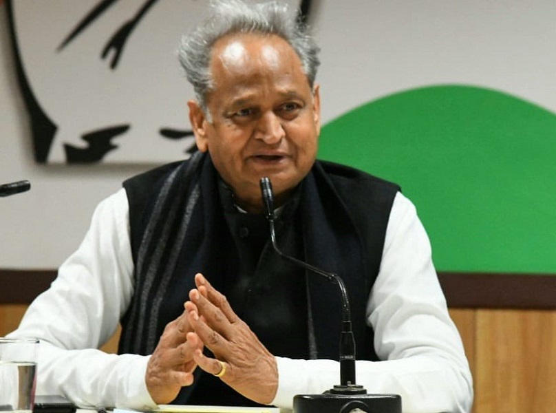 अशोक गहलोत ने अमर जवान ज्योति बुझाने पर उठाया सवाल, कहा- ऐसी कोशिशों से इतिहास नहीं बदला जाता
