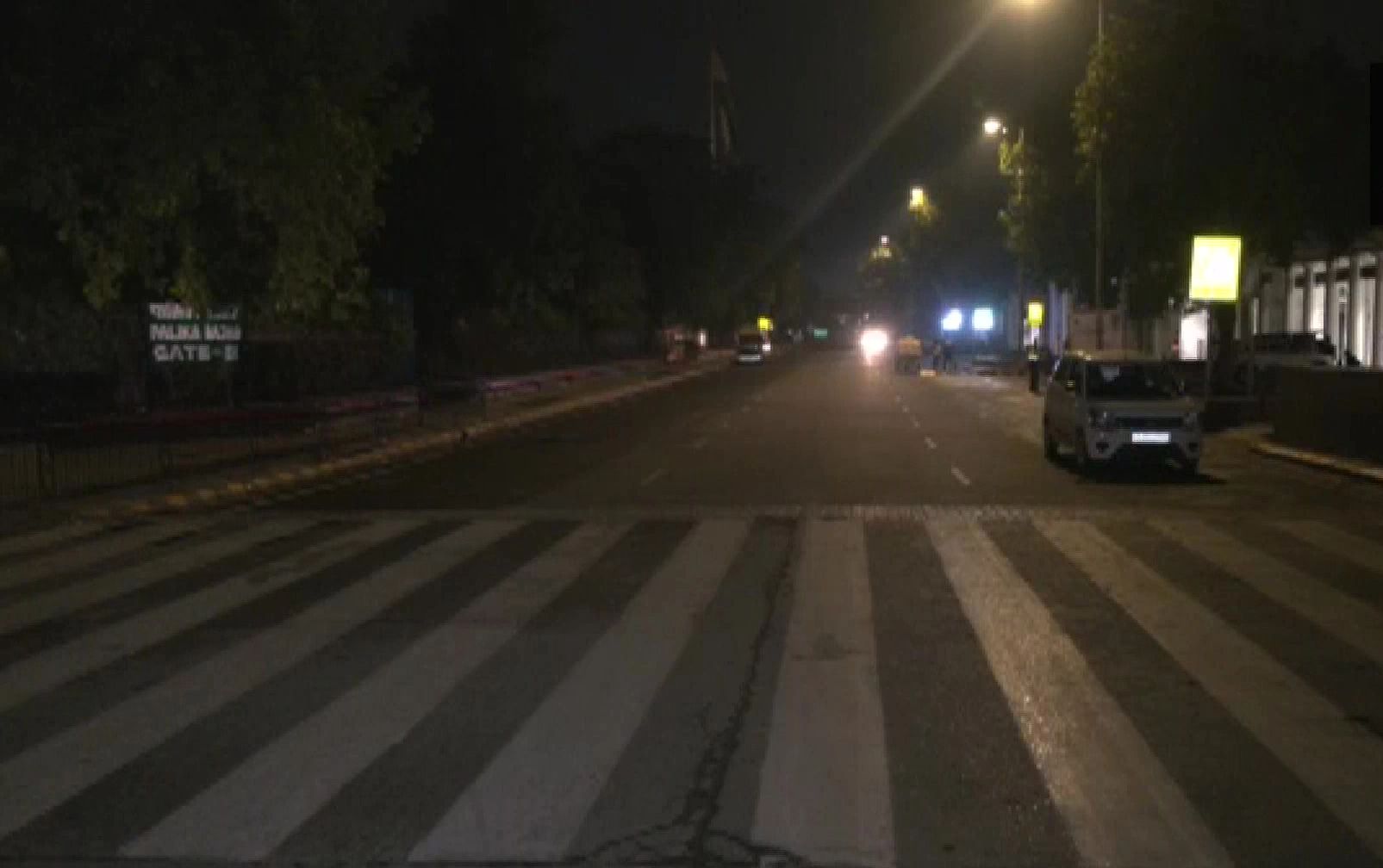 दिल्ली में कोरोना के खिलाफ लगा 56 घंटे का वीकेंड कर्फ्यू, सोमवार सुबह तक लागू, जानें क्या खुलेगा और क्या रहेगा बंद?