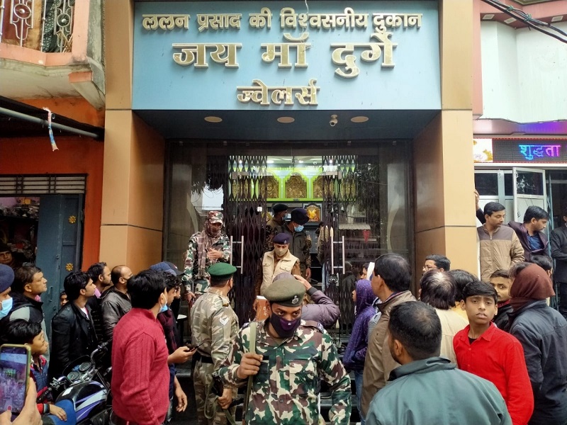 बिहारः नीतीश सरकार में सोना लुटेरों का तांडव जारी, पटना के बाद गोपालगंज में दिनदहाड़े लूटे एक करोड़ के जेवर