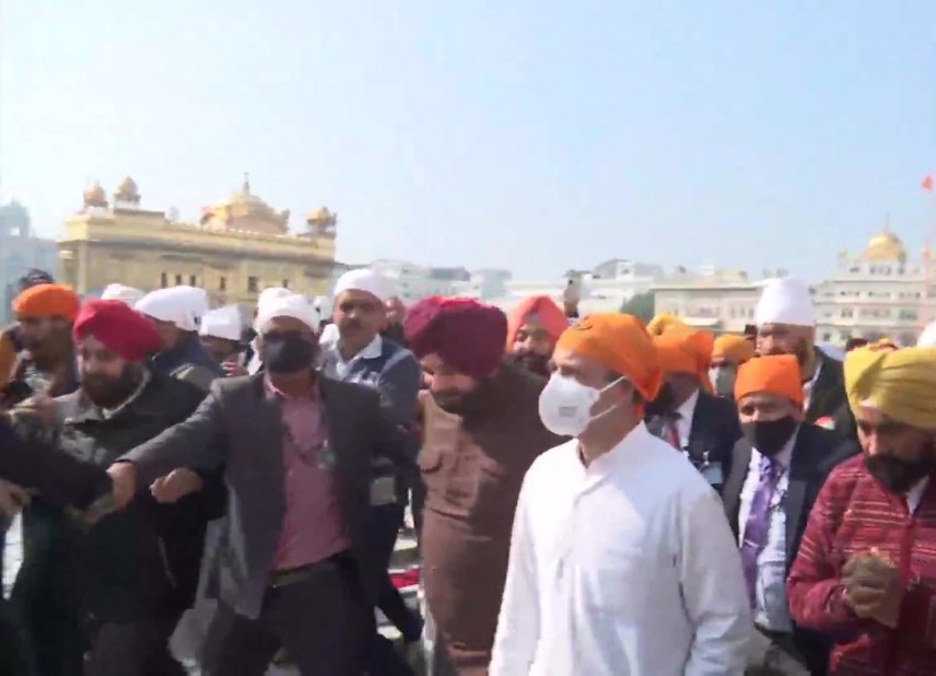 मिशन पंजाब पर राहुल गांधी! CM चन्नी समेत कांग्रेस उम्मीदवारों के साथ स्वर्ण मंदिर में टेका मत्था