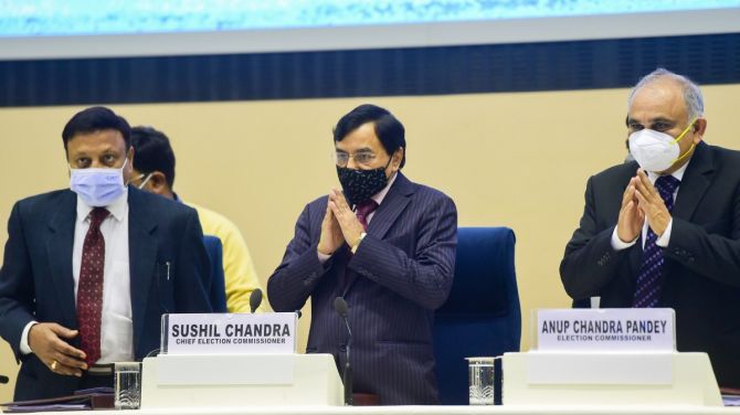 सभी चुनावी राज्यों में 22 जनवरी तक रैलियों, रोड शो पर रोक, 50% क्षमता के साथ इनडोर बैठक की इजाजत