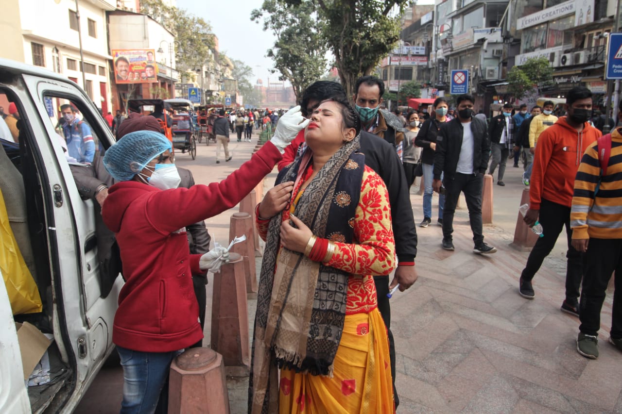 दिल्ली में कोरोना की भयावह रफ्तार जारी, आज 15 हजार नए केस आए, 6 लोगों की हुई मौत