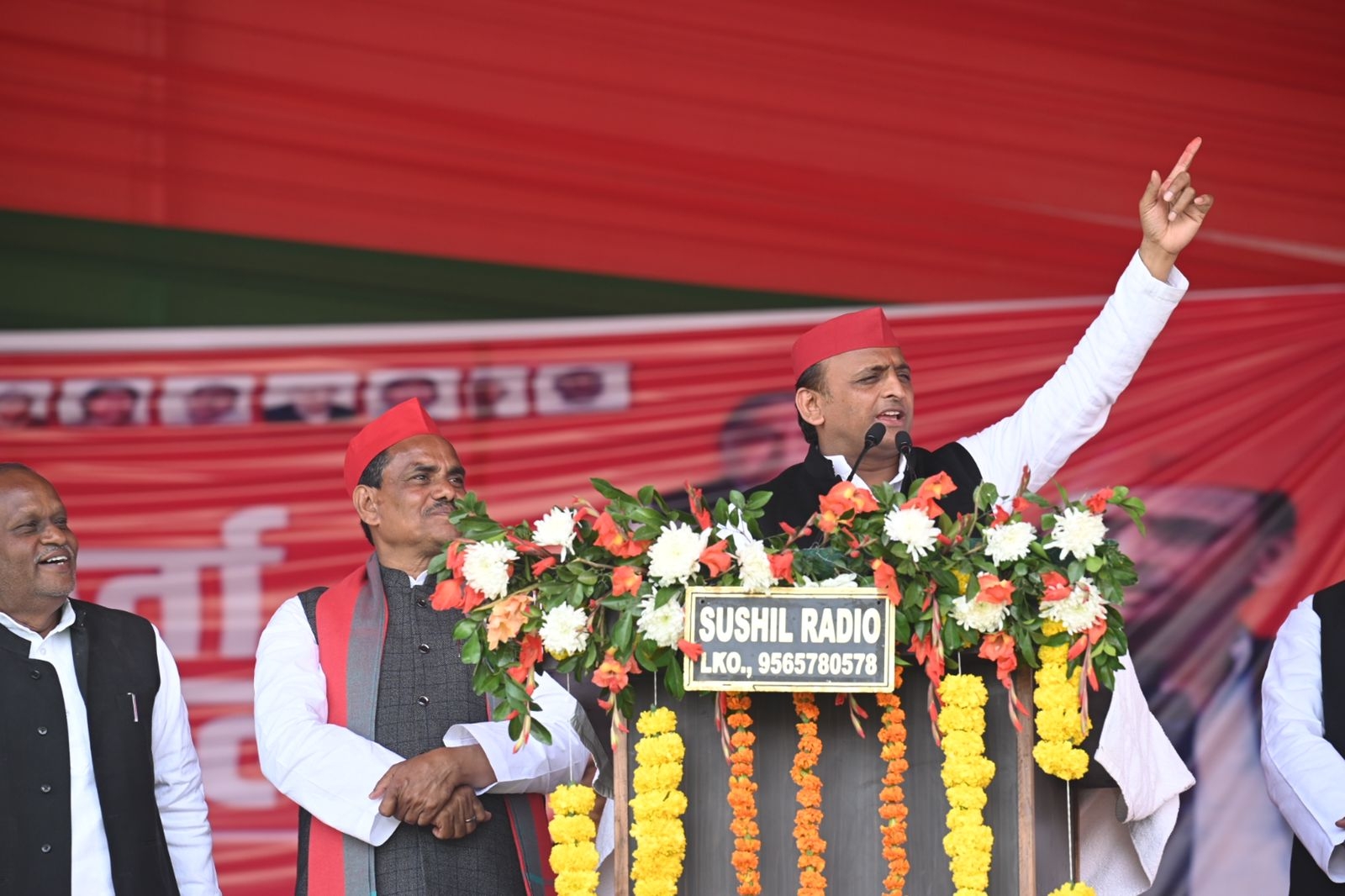 अखिलेश यादव ने सीएम पर कसा तंज, बोले- जो गर्मी निकालने की बात करते थे उनकी भाप निकल गई