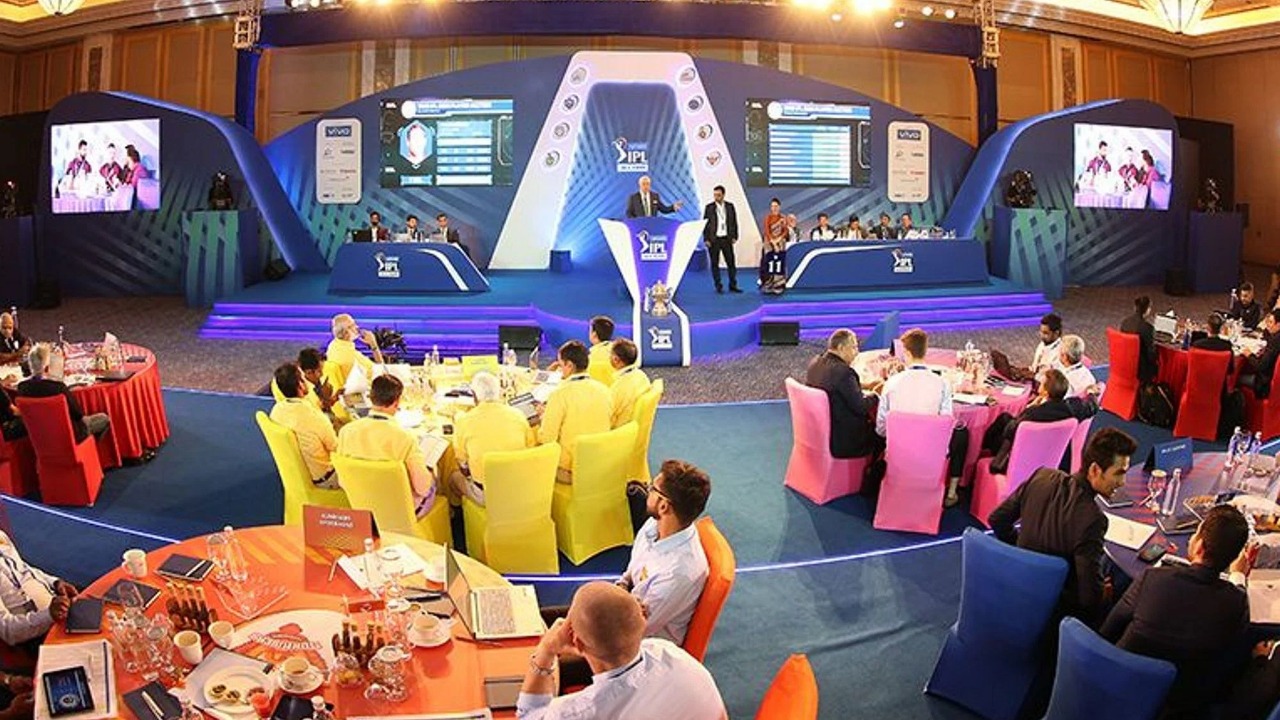 IPL 2022 Auction: नीलामी शुरू होने के कुछ ही मिनटों के भीतर अश्विन-धवन बिके, जानें किसने कितने करोड़ में खरीदा?