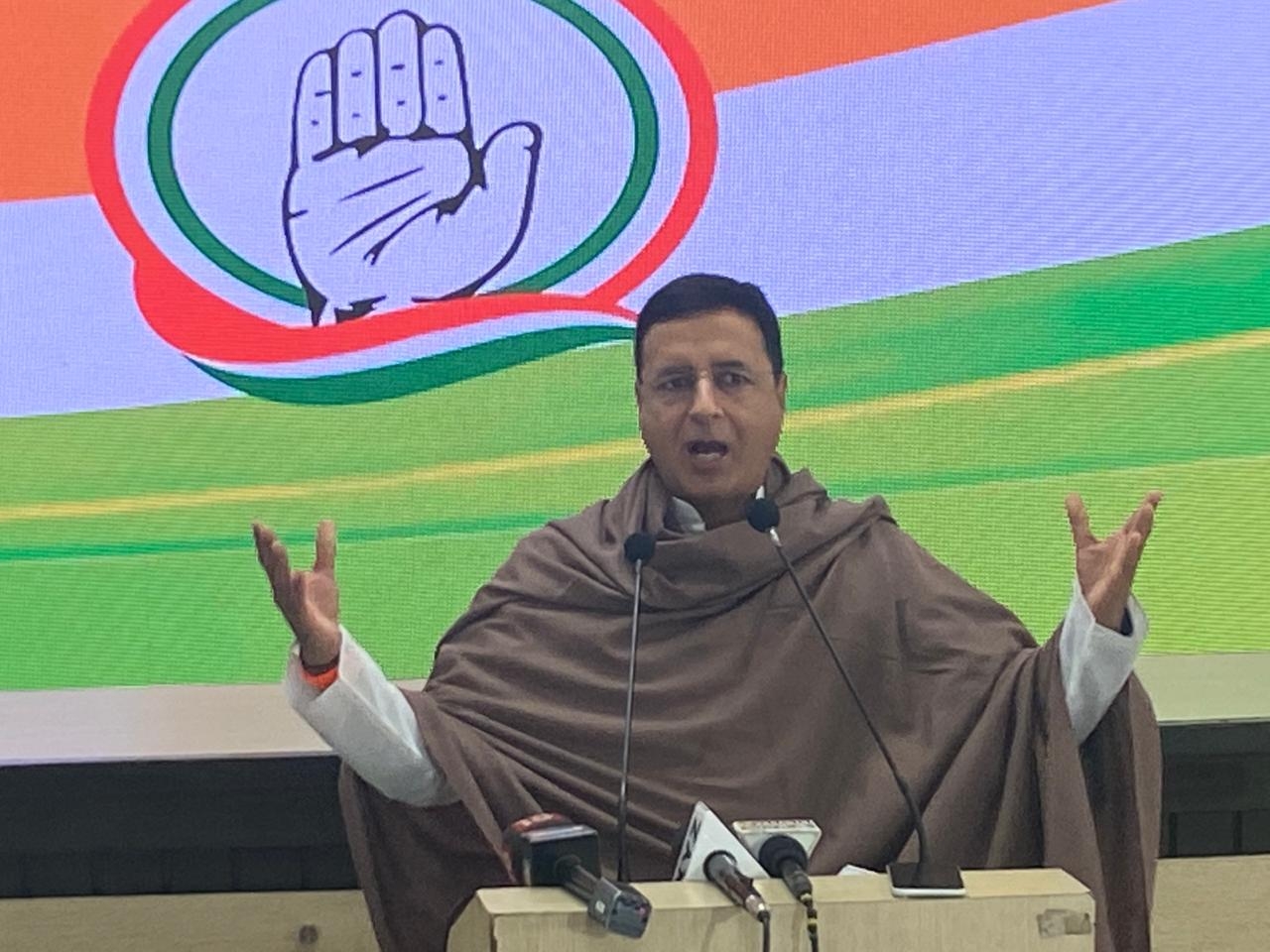 Budget 2022: 'बजट पीएम मोदी के मित्रों के हितों पर केंद्रित, सरकार ने मध्यम और वेतनभोगी वर्ग के साथ किया विश्वासघात'