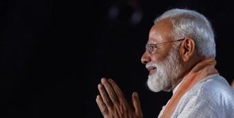 विष्णु नागर का व्यंग्य: विज्ञान प्रभु की पूजा-अर्चना का पुण्य कमाइए और लोक-परलोक दोनों सुधारिए!