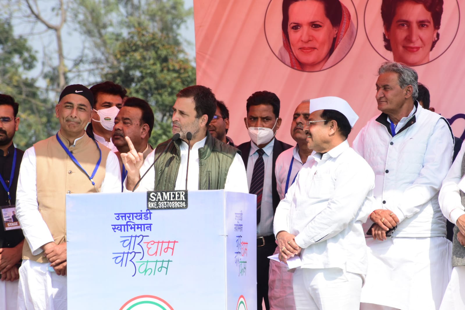 चुनावी घमासान: राहुल गांधी का पीएम मोदी पर बड़ा हमला, कहा- दिल्ली में प्रधानमंत्री नहीं वहां राजा बैठा है