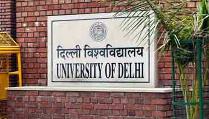 दिल्ली: डीयू के कॉलेज खुले, कोरोना के कारण बीते 2 साल से थे बंद, हर्ष के साथ छात्रों ने रखी अपनी बात