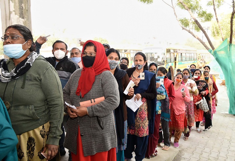 UP Election Phase 1 Voting Live: पहले चरण में 60.17 फीसदी मतदान, BJP ने 50 से ज्यादा सीट जीतने का कर दिया दावा