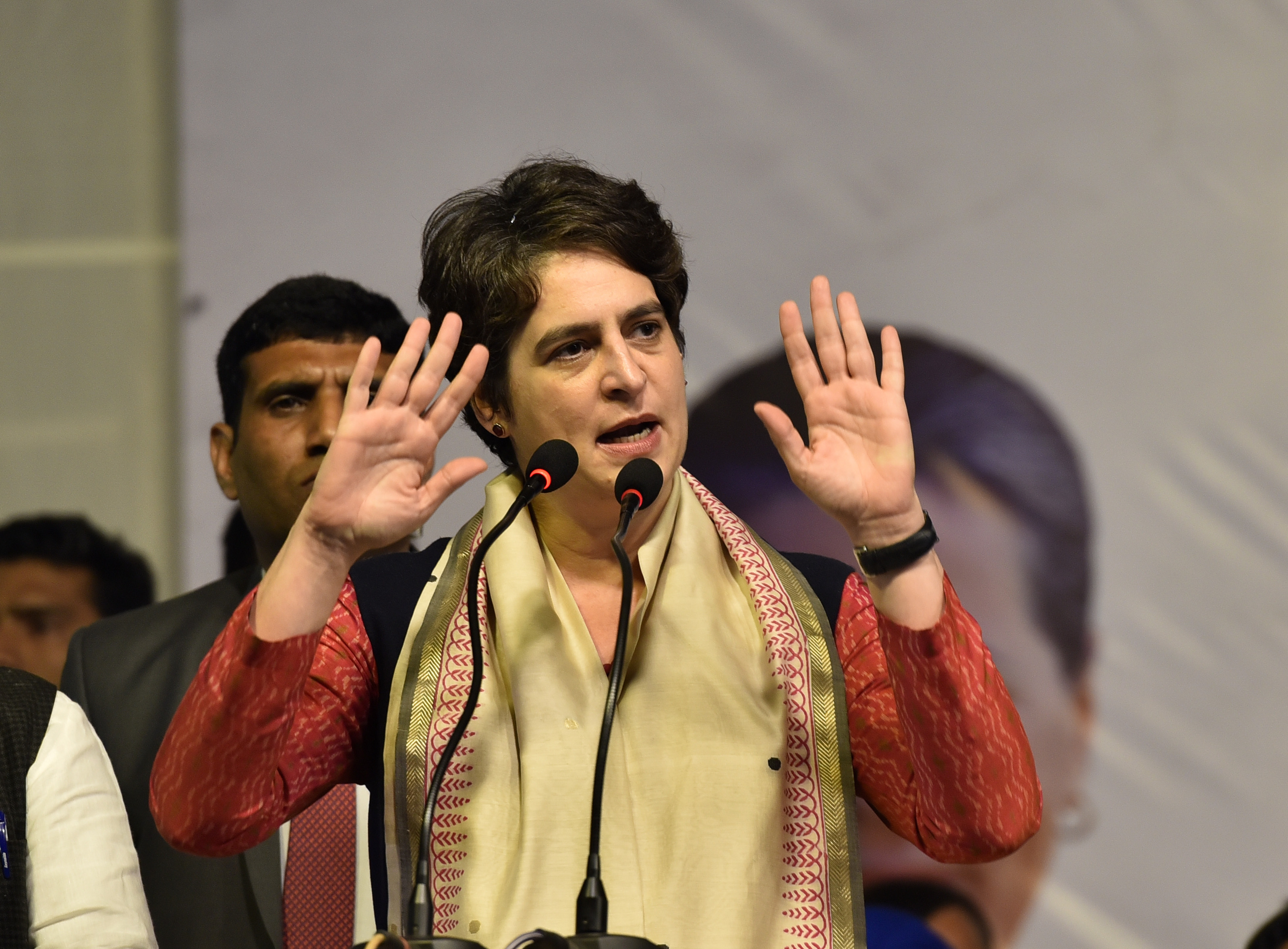 यूपी चुनाव का घमासान: प्रियंका गांधी ने की वोट अपील, बोलीं- विकास और उन्नति के लिए मतदान करें