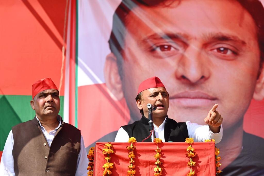 UP Election 2022: दो चरणों में बीजेपी का बुरा हाल, तीसरे चरण में खाता खुलना भी मुश्किल, अखिलेश का दावा
