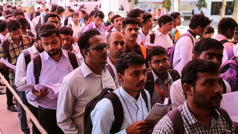 उत्तर प्रदेश में योगी की ताजपोशी आज, लेकिन इन 5 चुनौतियों से कैसे निपटेंगे 'महाराज'