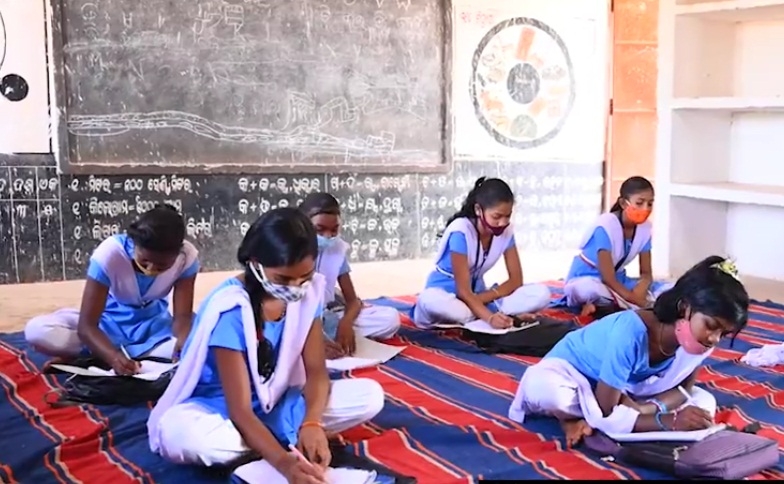 यूपी के सरकारी स्कूलों का हाल, वार्षिक परीक्षाओं में छात्रों को मिल रहे सिर चकराने वाले सवाल!