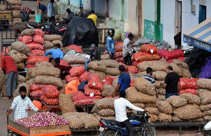 मोदी सरकार में थोक महंगाई दर फिर रिकॉर्ड ऊंचाई पर, फरवरी में 13.11 फीसदी पहुंची, अर्थव्यवस्था को बड़ा झटका