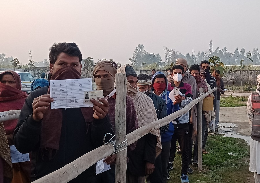 यूपी चुनावः छठे चरण में 57 सीट पर मतदान जारी, 3 बजे तक 46.70 फीसद वोटिंग, योगी समेत कई मंत्रियों की साख दांव पर