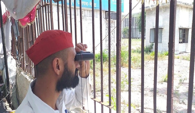 अखिलेश के लोकतंत्र बचाव आह्वान के बाद एकजुट हुआ विपक्ष, ईवीएम स्ट्रॉंग रूम पर पैनी नजर रख रहे नेता-कार्यकर्ता