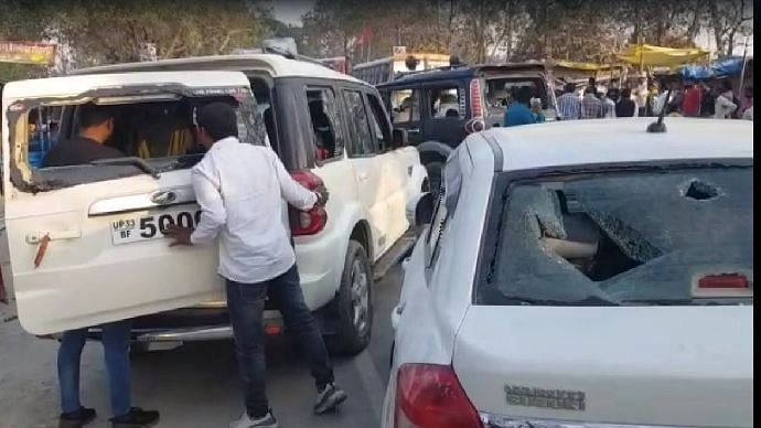 यूपी चुनाव: स्वामी प्रसाद मौर्य के काफिले पर हमला, बीजेपी सांसद बेटी का दावा-बीजेपी कार्यकर्ताओं ने उन्हें भी घेरा