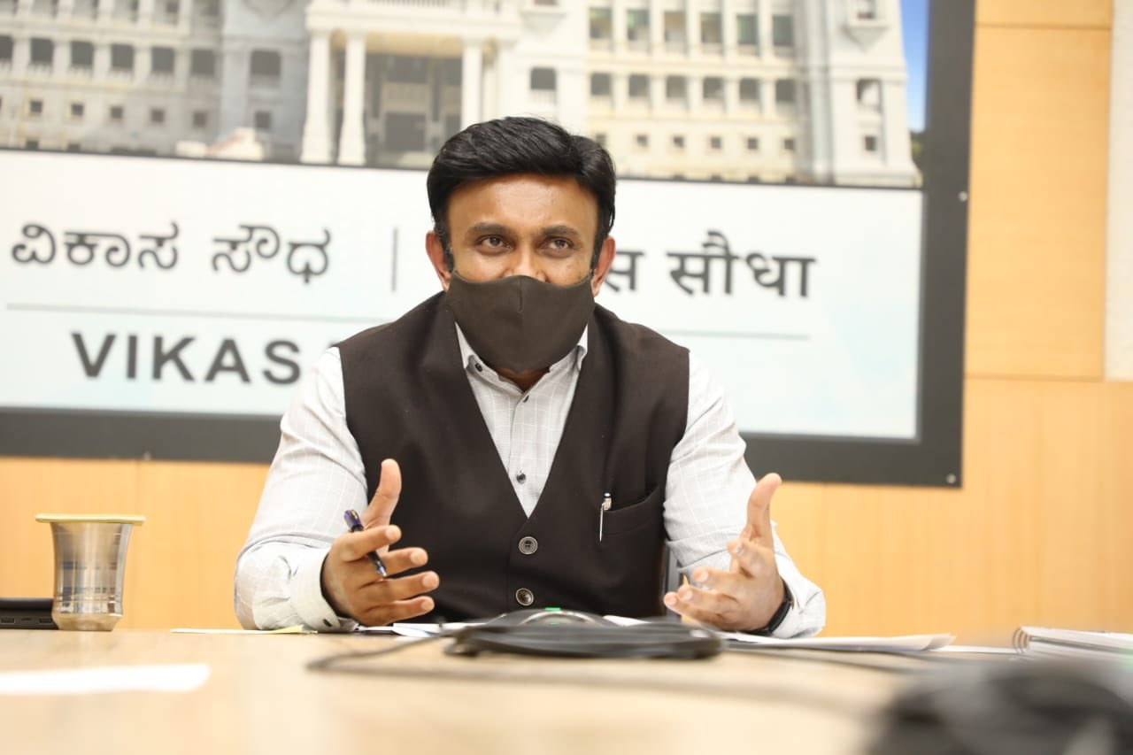 कर्नाटक के स्वास्थ्य मंत्री ने बताया कब आएगी कोविड की चौधी लहर, मास्क पहनने को लेकर दिया बड़ा बयान