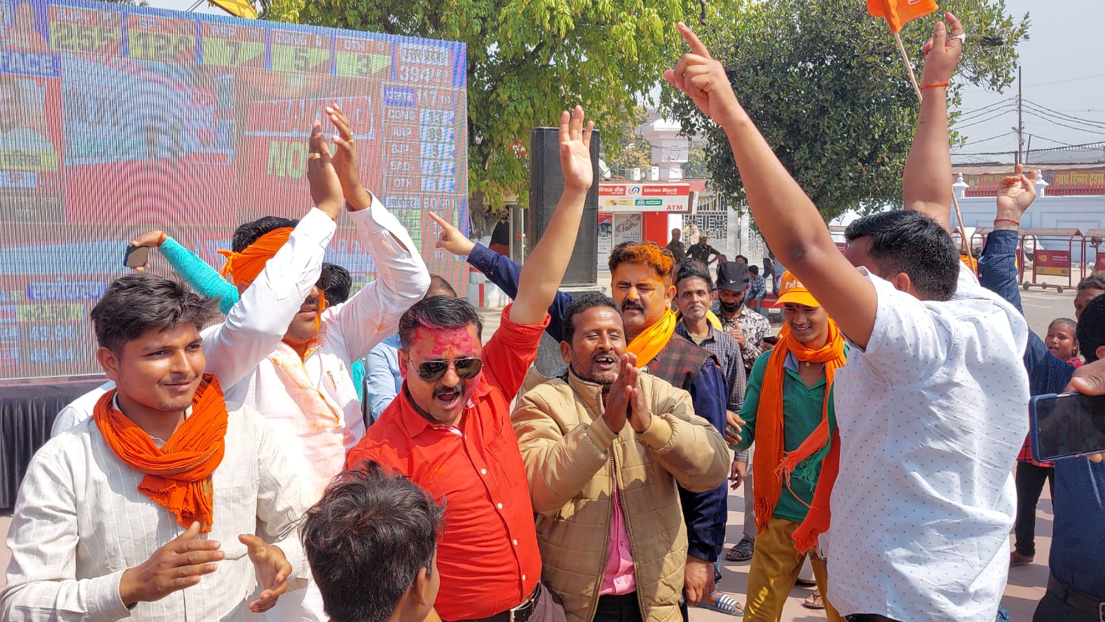यूपी चुनाव: BJP के लिए मुनाफे का सौदा रहा योगी का गोरखपुर से चुनाव लड़ना, सीएम के करीबी शिक्षा मंत्री सतीश द्विवेदी हारे