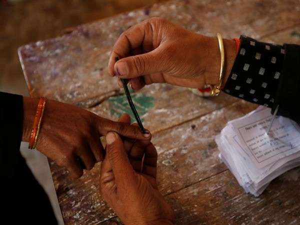 यूपी का चुनावी घमासान : छठा चरण बना खास, योगी समेत कई बड़े सियासी चेहरों की प्रतिष्ठा दांव पर, जानें हाल