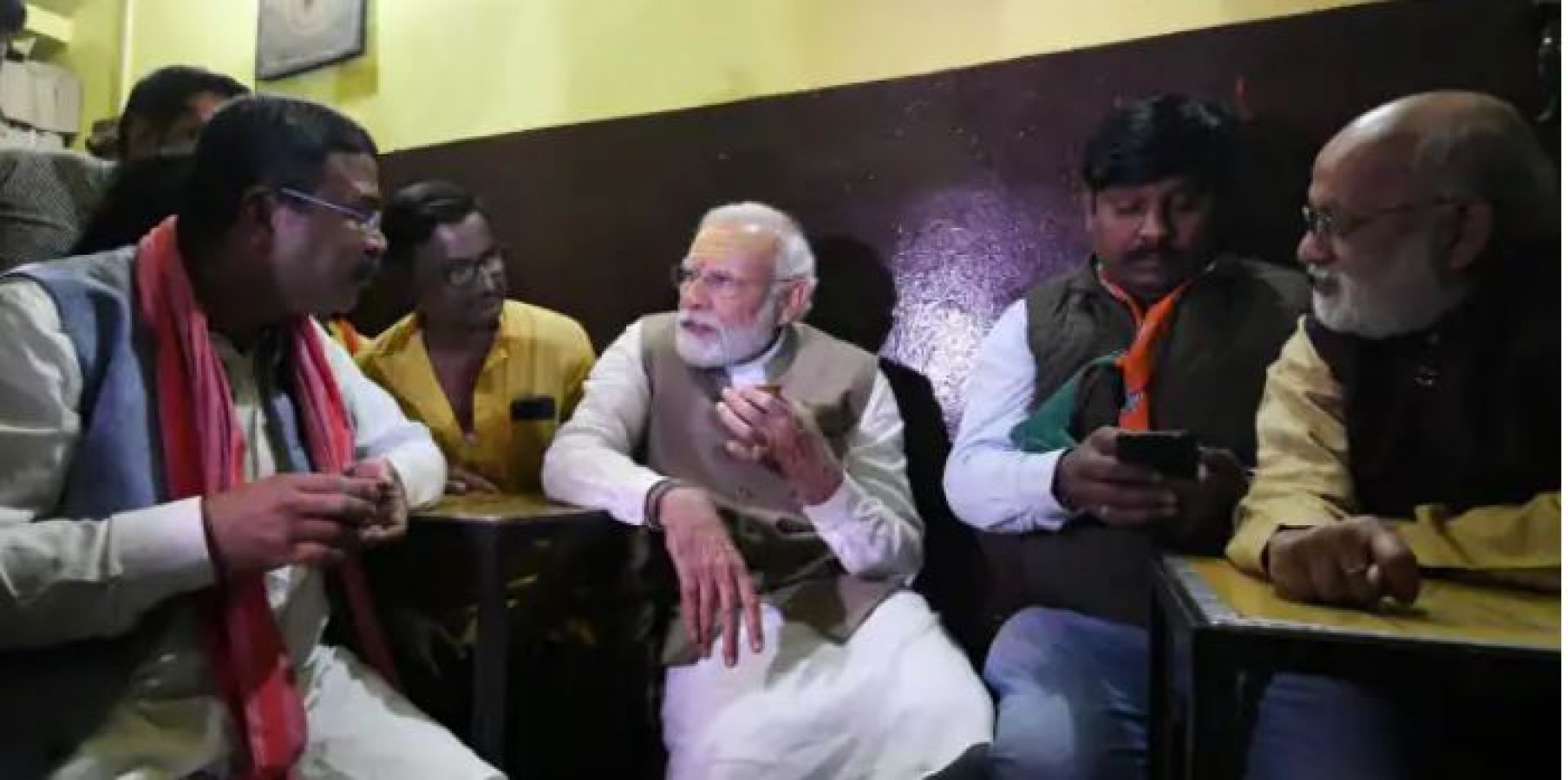 काशी बनी राजनीतिक राजधानी: बीजेपी को बचाने के लिए मोदी लगा रहे हैं चाय वाले से लेकर पान वाले तक दौड़