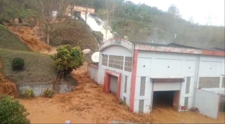 असम में बिजली संयंत्र के टर्बाइन में पानी भरने से बड़ा हादसा, NEEPCO के 2 इंजीनियर और 1 स्टाफ की मौत